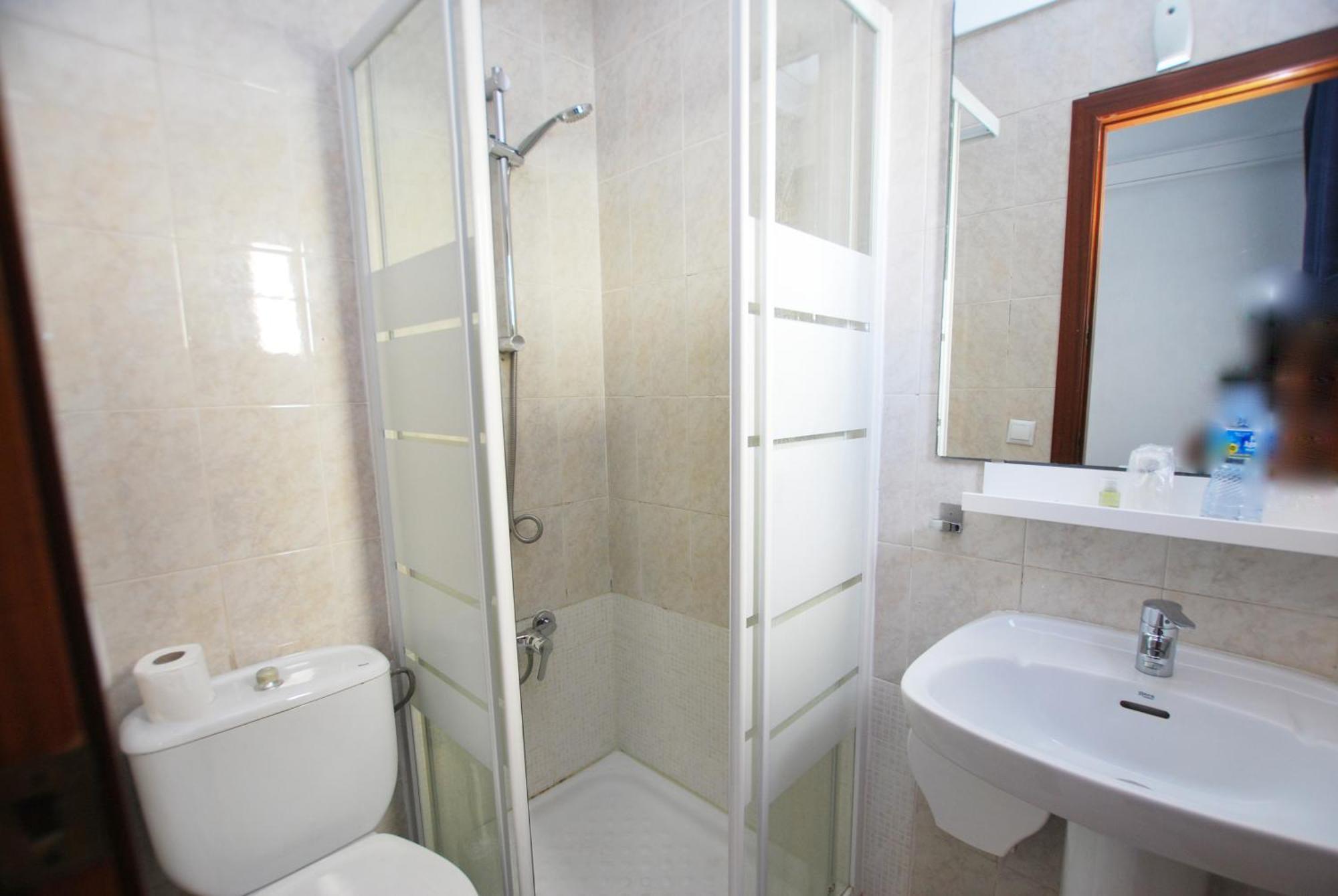 Hotel Tres Leones Vilassar De Mar Extérieur photo