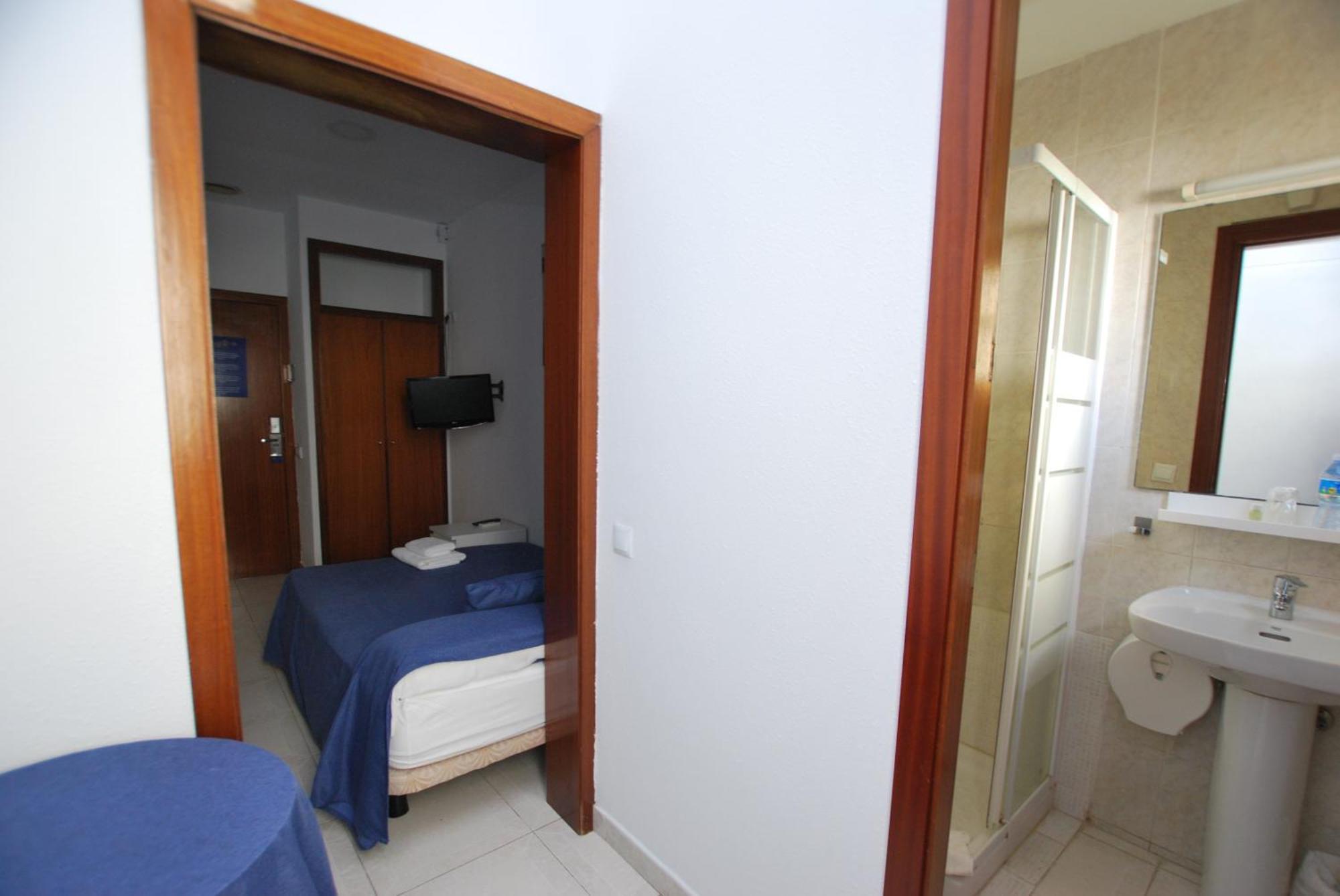 Hotel Tres Leones Vilassar De Mar Extérieur photo