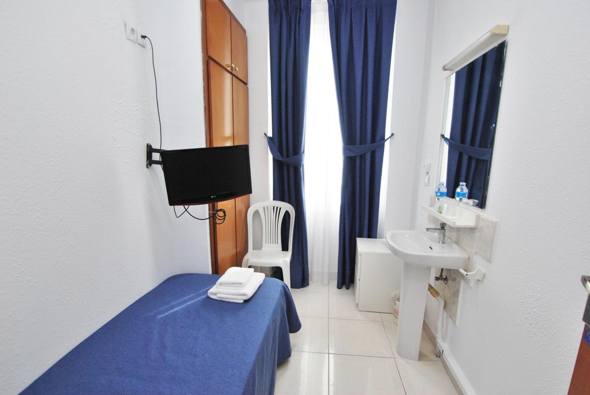 Hotel Tres Leones Vilassar De Mar Extérieur photo