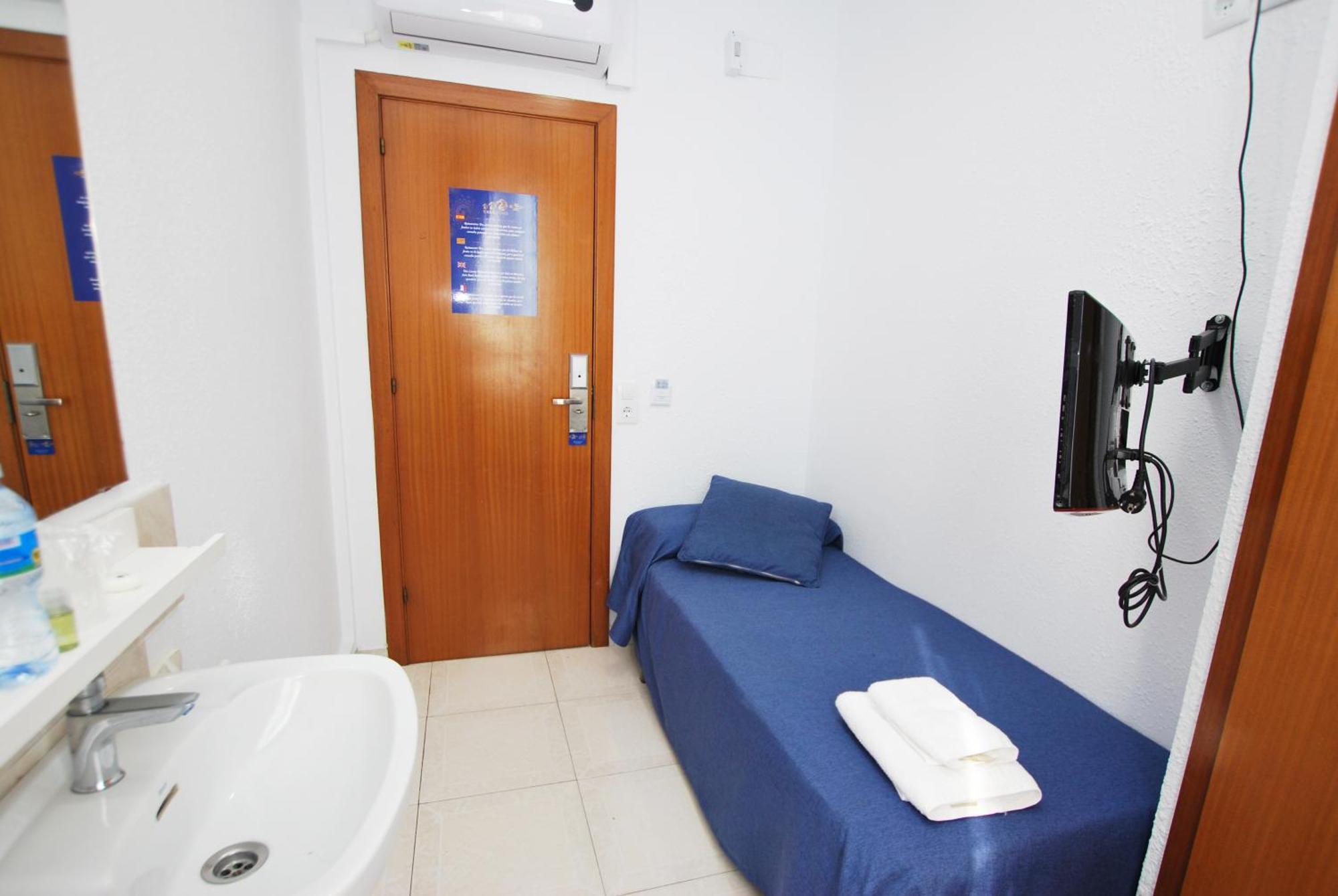 Hotel Tres Leones Vilassar De Mar Extérieur photo