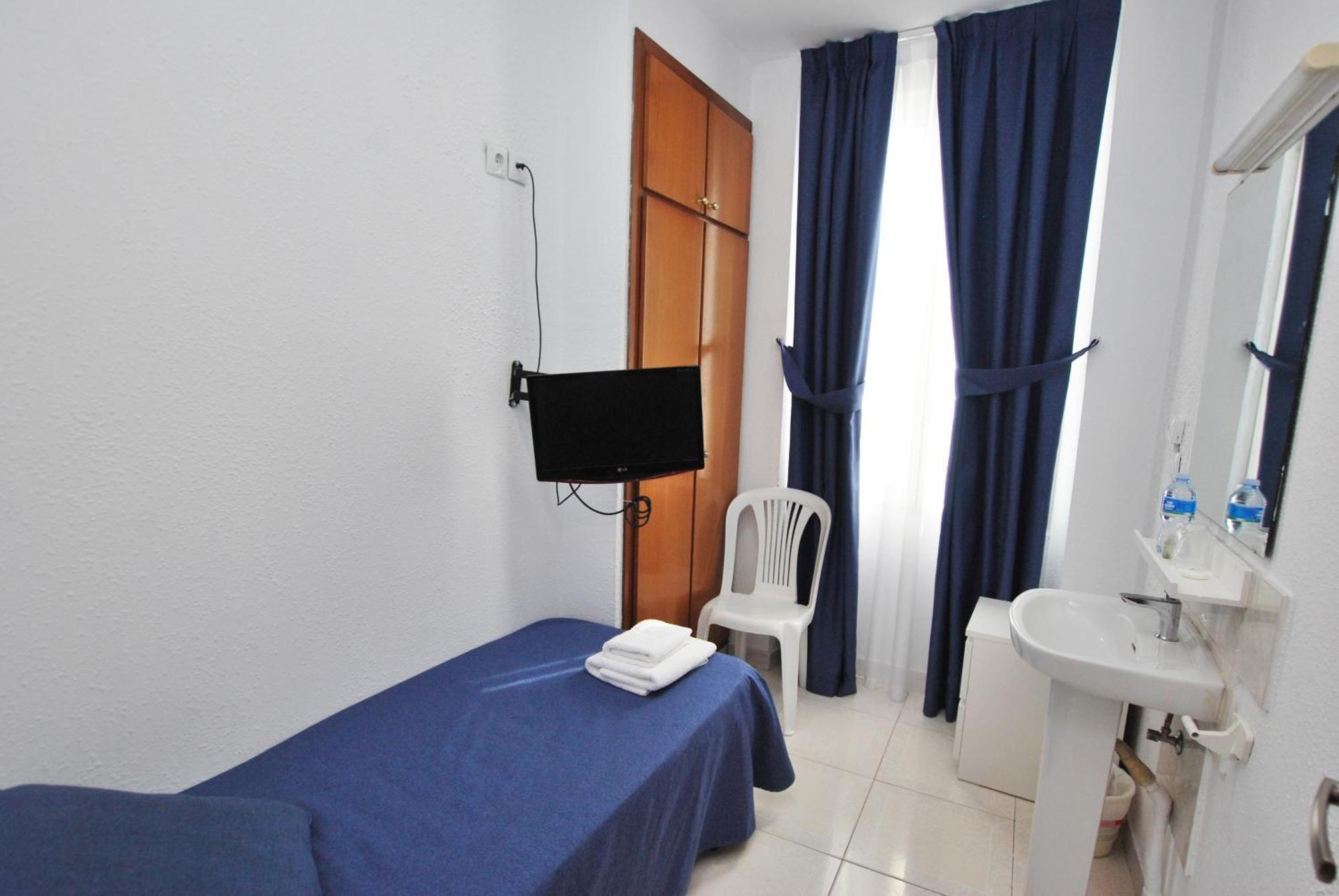 Hotel Tres Leones Vilassar De Mar Extérieur photo