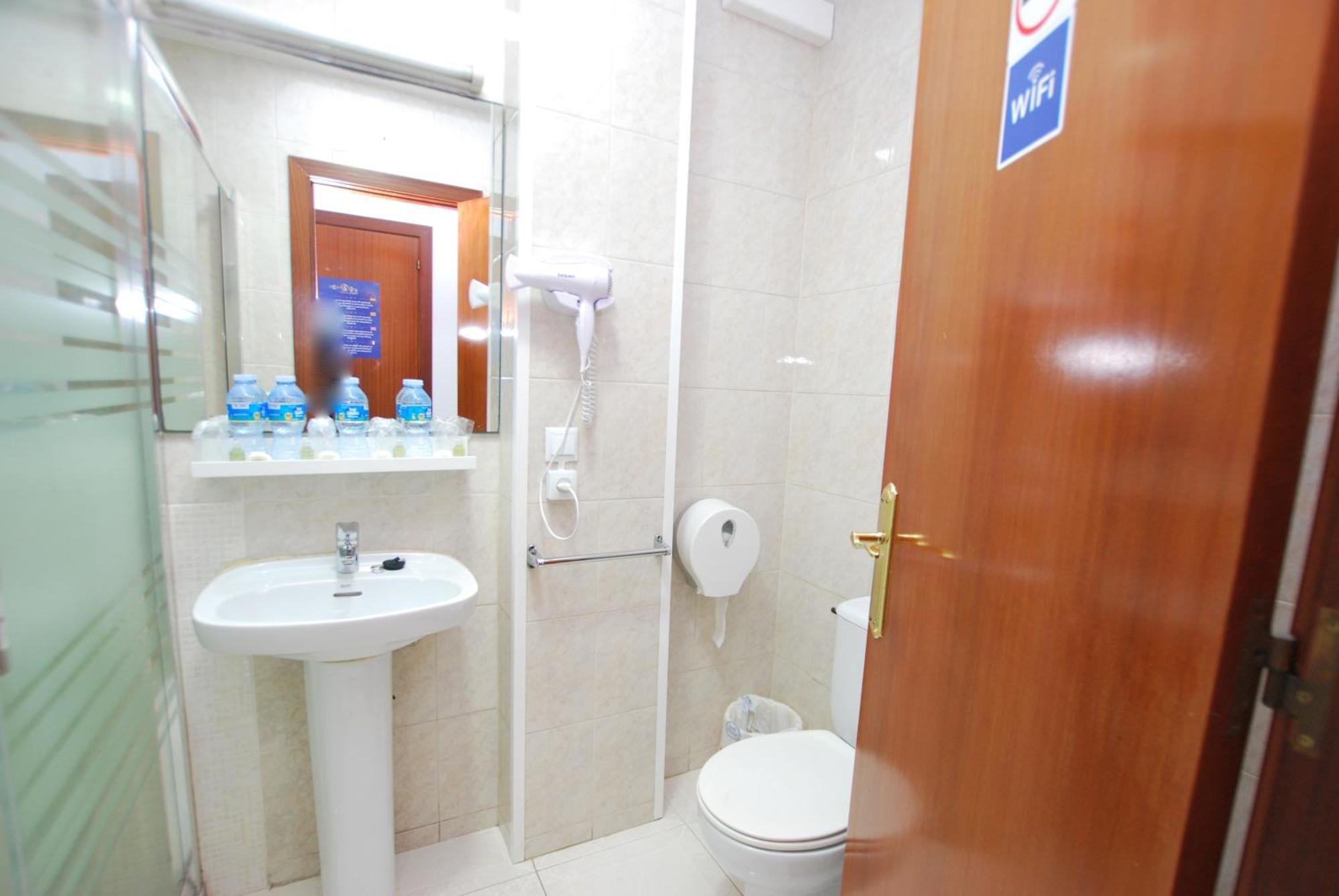 Hotel Tres Leones Vilassar De Mar Extérieur photo