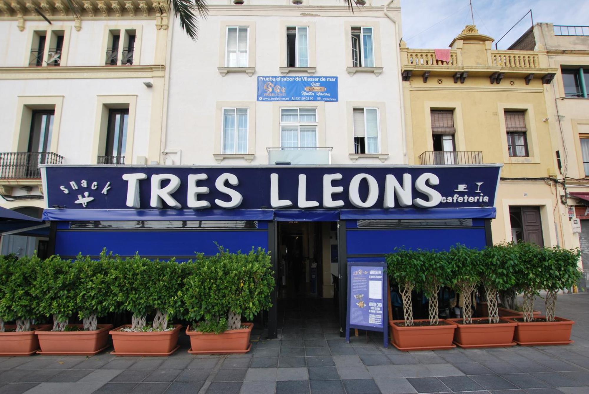 Hotel Tres Leones Vilassar De Mar Extérieur photo